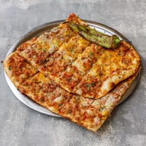 Kıymalı Yumurtalı Pide