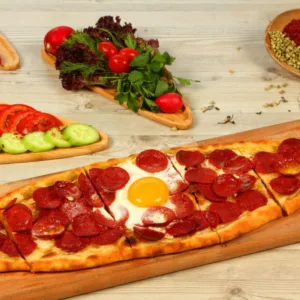 Sucuklu Yumurtalı Pide